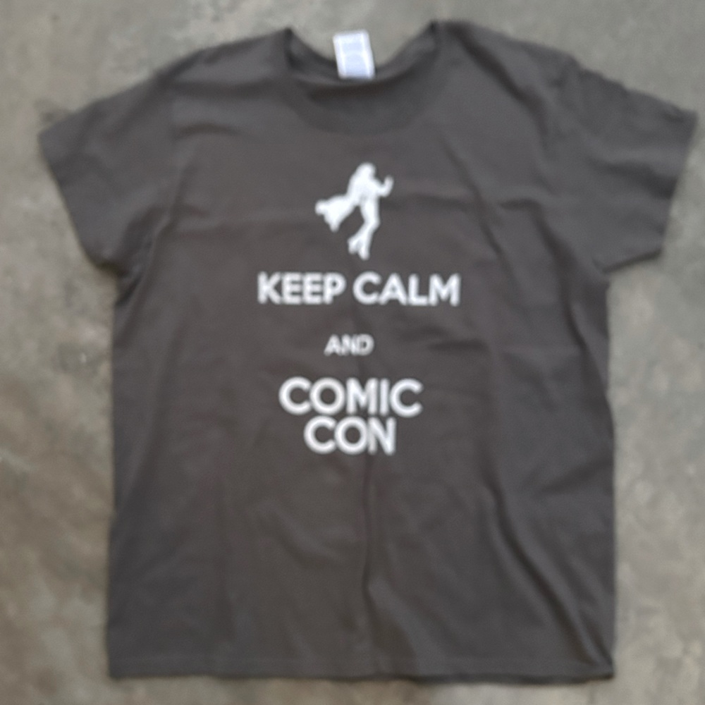Keep Calm and COMIC CON Charcoal Gray Tshirt 🦸‍♀️